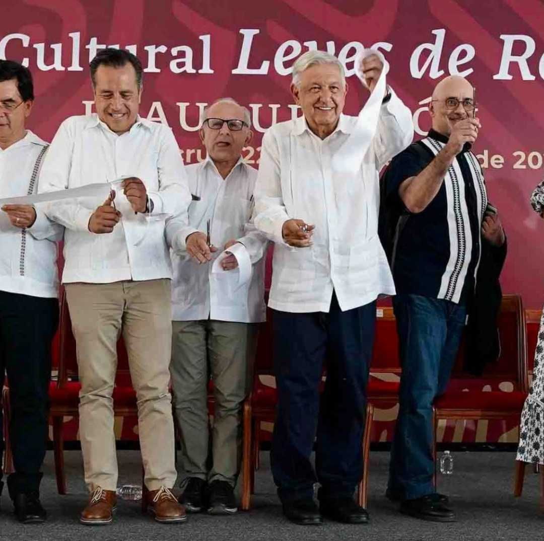 El presidente se despidió de la gente del puerto de Veracruz, en la última visita antes de terminar su mandato.