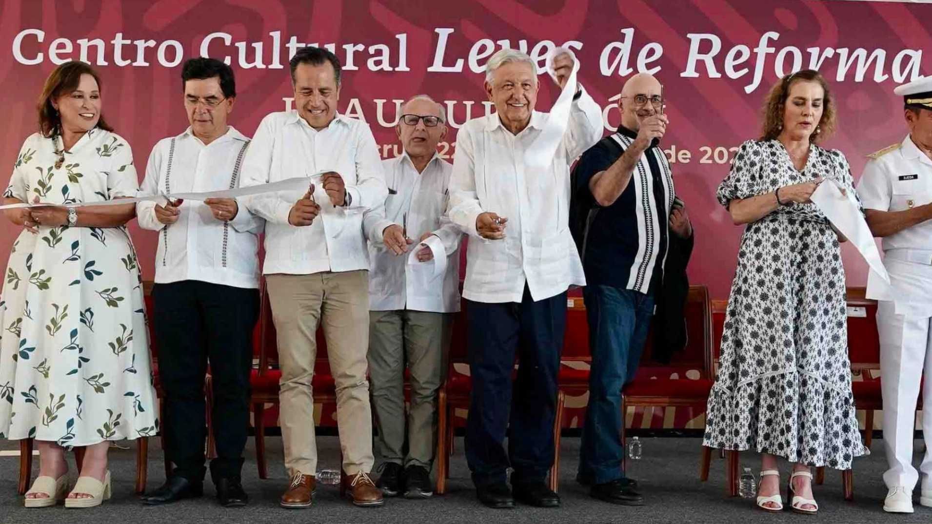 El presidente se despidió de la gente del puerto de Veracruz, en la última visita antes de terminar su mandato.