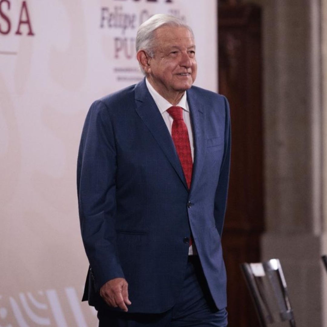 AMLO Descarta Consecuencia a quien le Lanzó Botella: ‘Entiendo que Están Enojados’