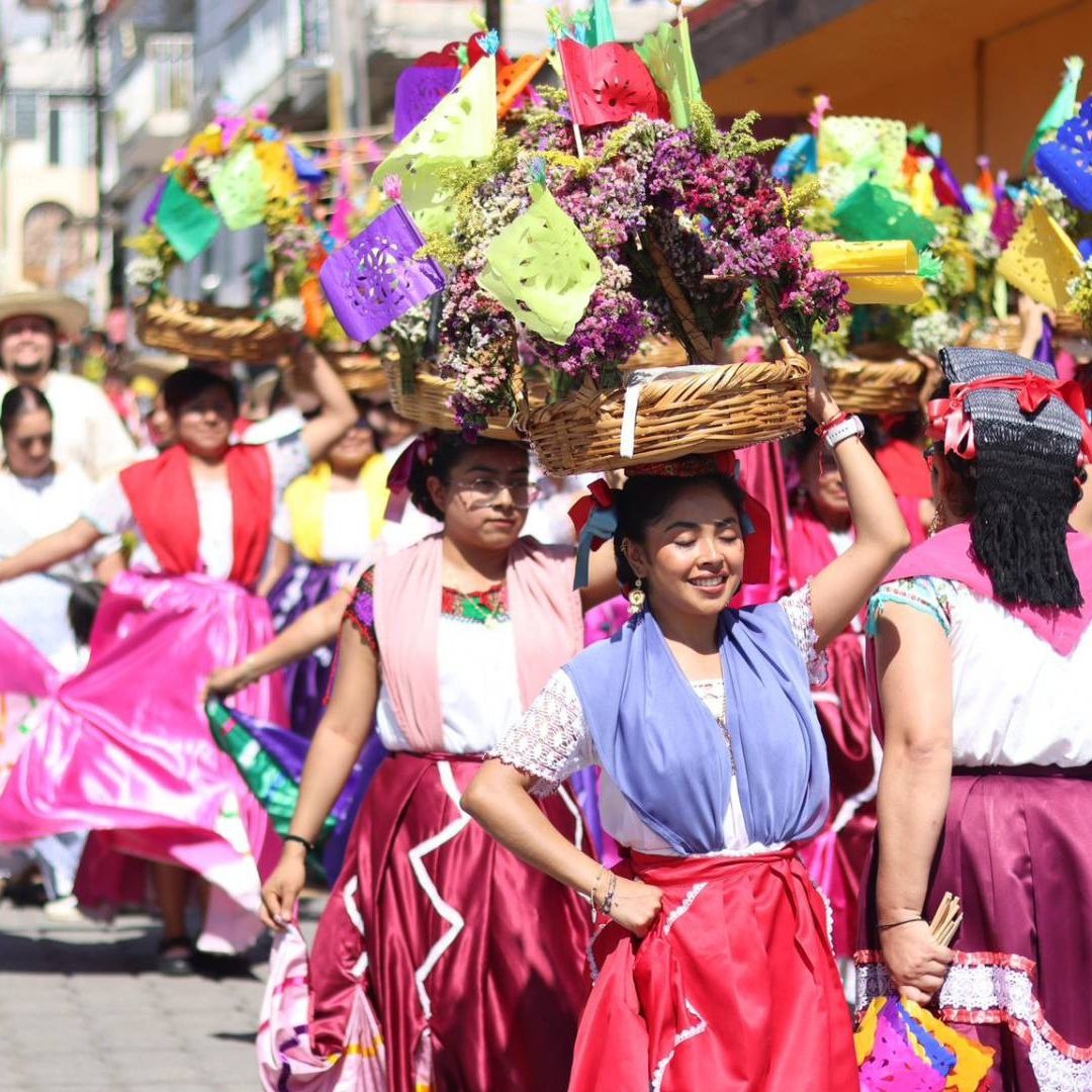El Festival Huey Atlixcáyotl es una celebración en la que se resalta la riqueza cultural y las tradiciones de regiones étnicas del estado de Puebla