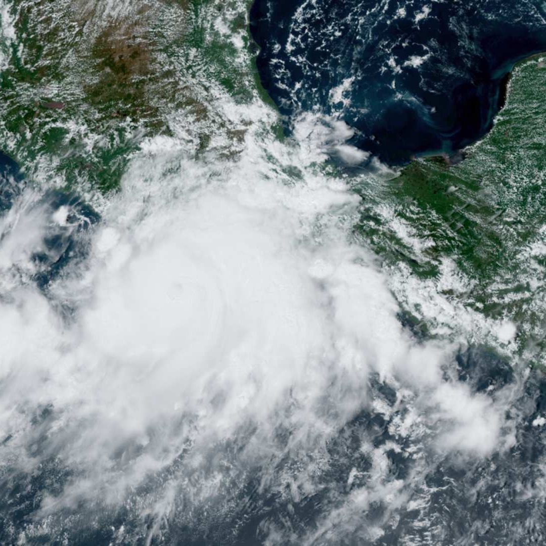 Vista satelital del desplazamiento del huracán John que se acerca a costas mexicanas. Foto: Rammb-slider.cira.