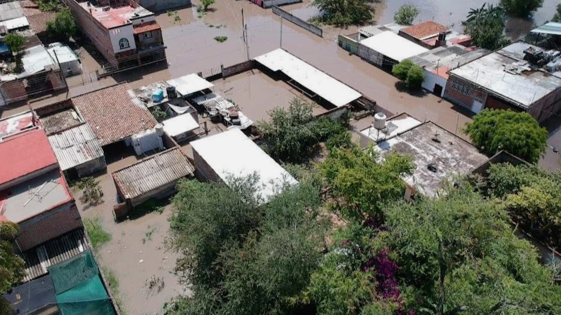 Desbordamiento de Río Lerma Deja Dos Comunidades Inundadas en Ayotlán