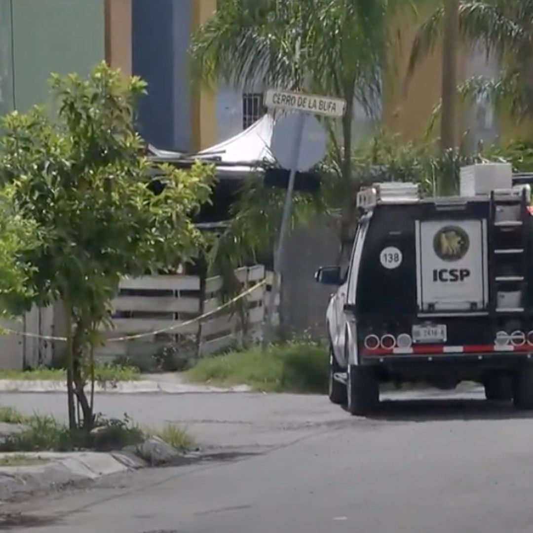 Asesinan a balazos a hombre dentro de un auto en Juárez