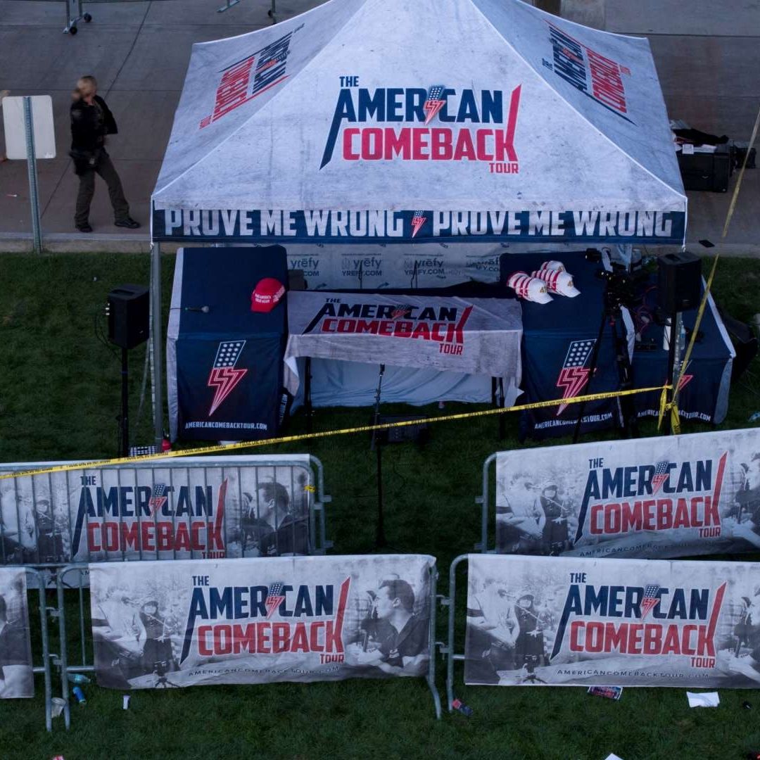 Sitio donde Charlie Kirk recibió un disparo durante un evento en la Universidad de Utah Valley