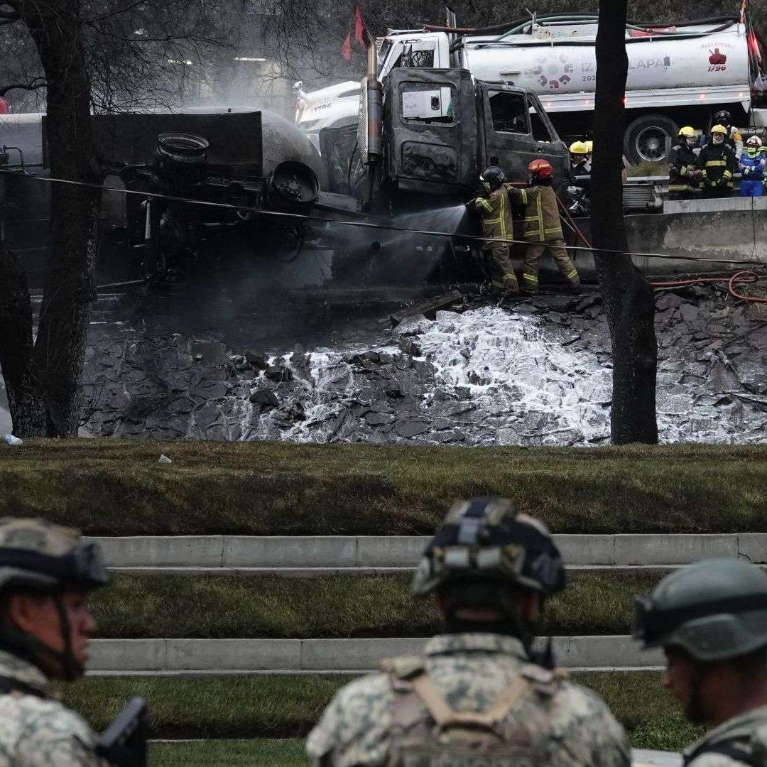 Autoridades en la zona donde explotó la pipa en Iztapalapa