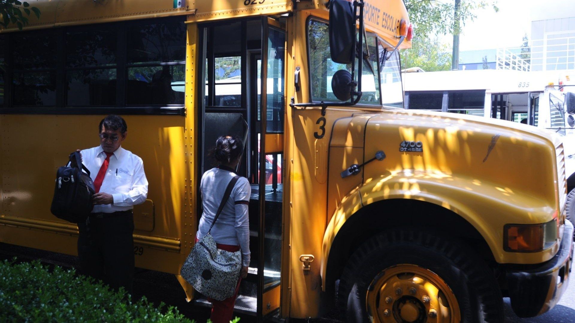Transporte Escolar en México Carece de Reglamentación; Choferes Recurren a La Prevención