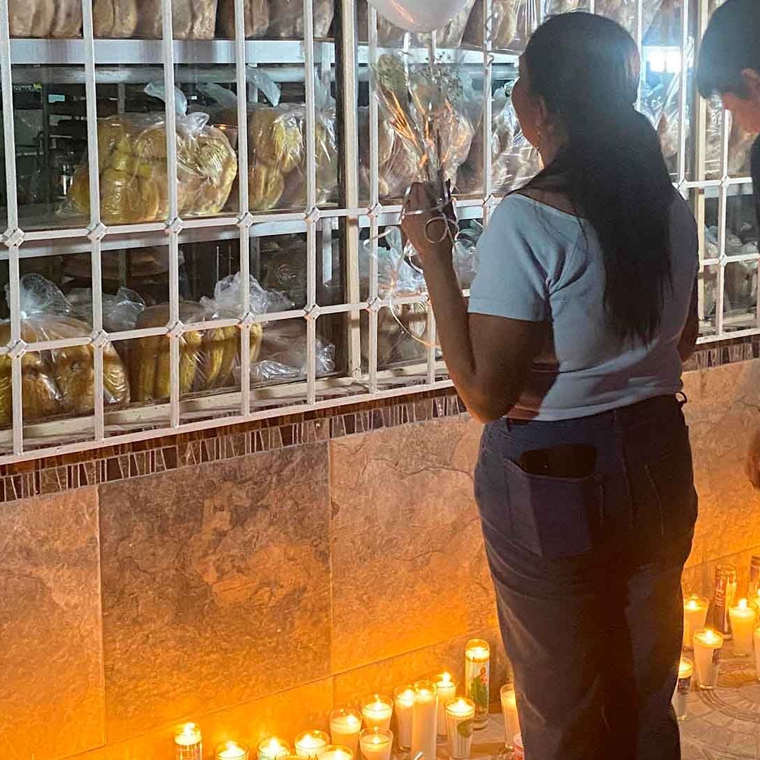 Colocan Velas en Panadería Donde Murió un Menor en Gómez Palacio