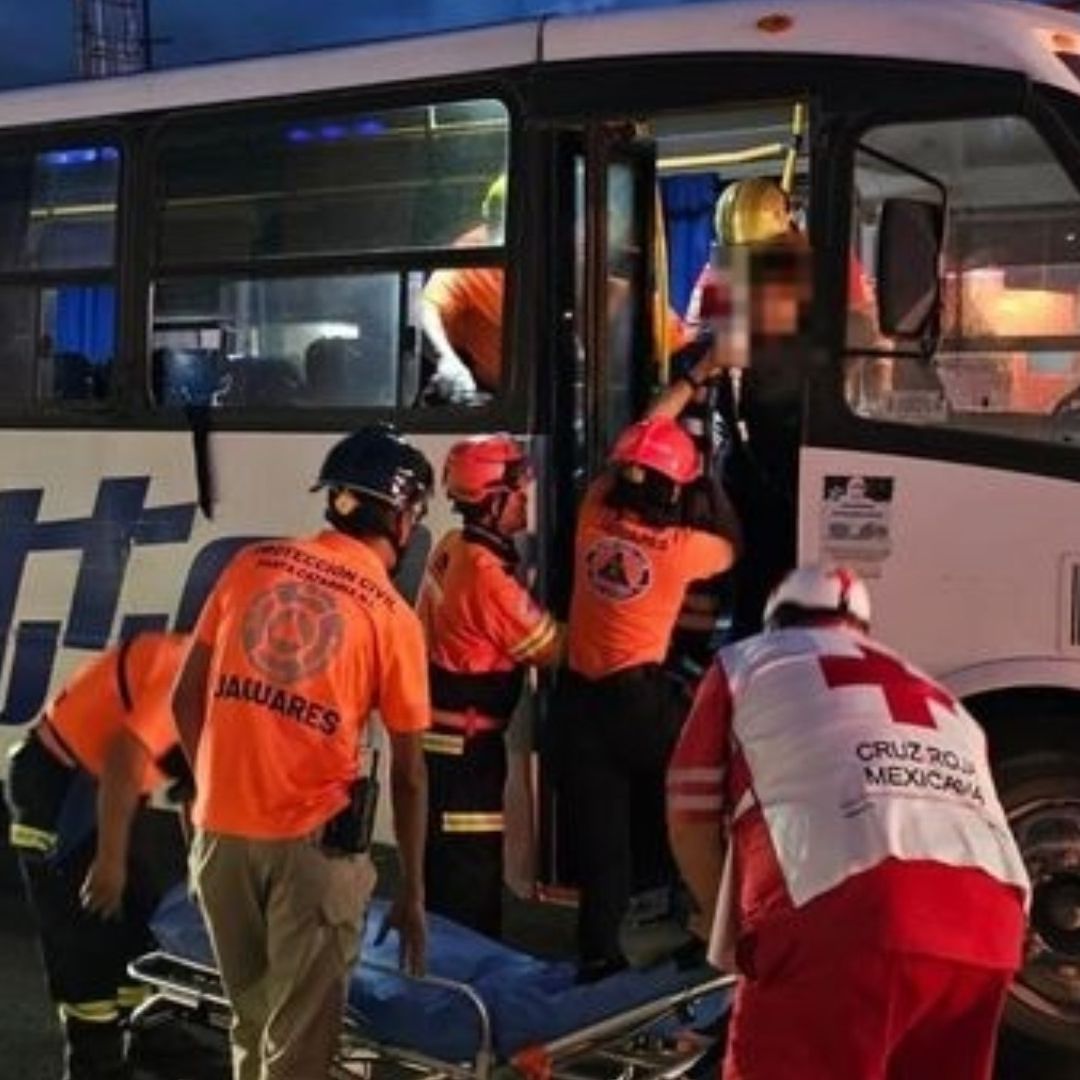 Mujer Pierde un Brazo por Sacarlo por la Ventana de un Camión