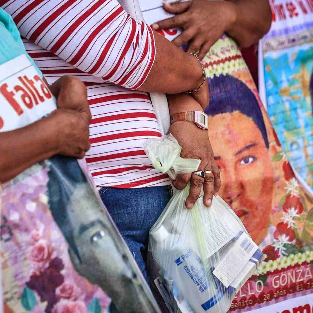 Se cumplen 10 años de la desaparición de los normalistas y aún no hay certezas sobre su paradero.