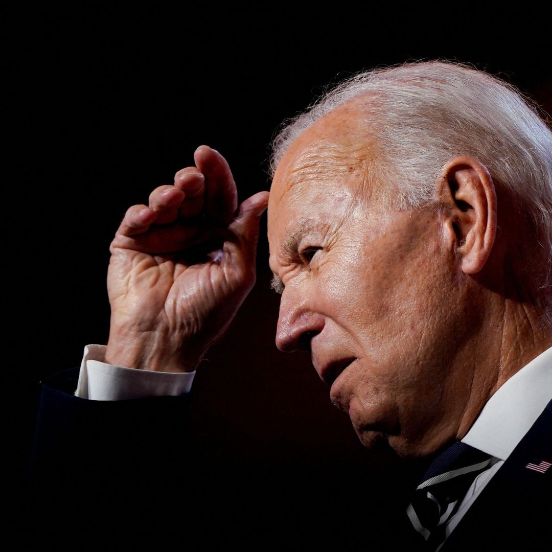 El presidente Joe Biden hace gestos mientras pronuncia comentarios en el marco del 79 período de sesiones de la Asamblea General Nacional Unida