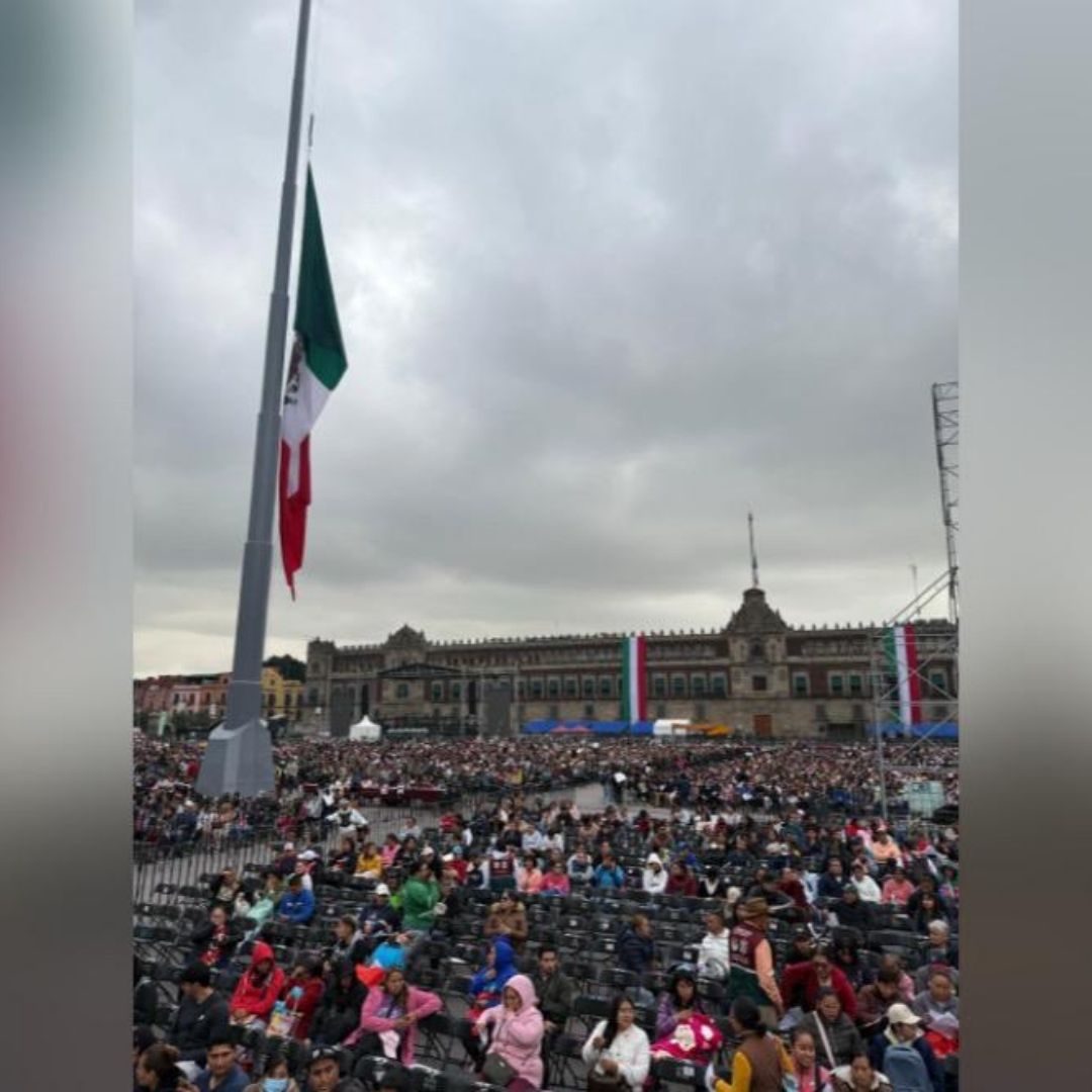 Así luce la Bandera de México hoy, 12 de septiembre de 2025, en el Zócalo CDMX.
