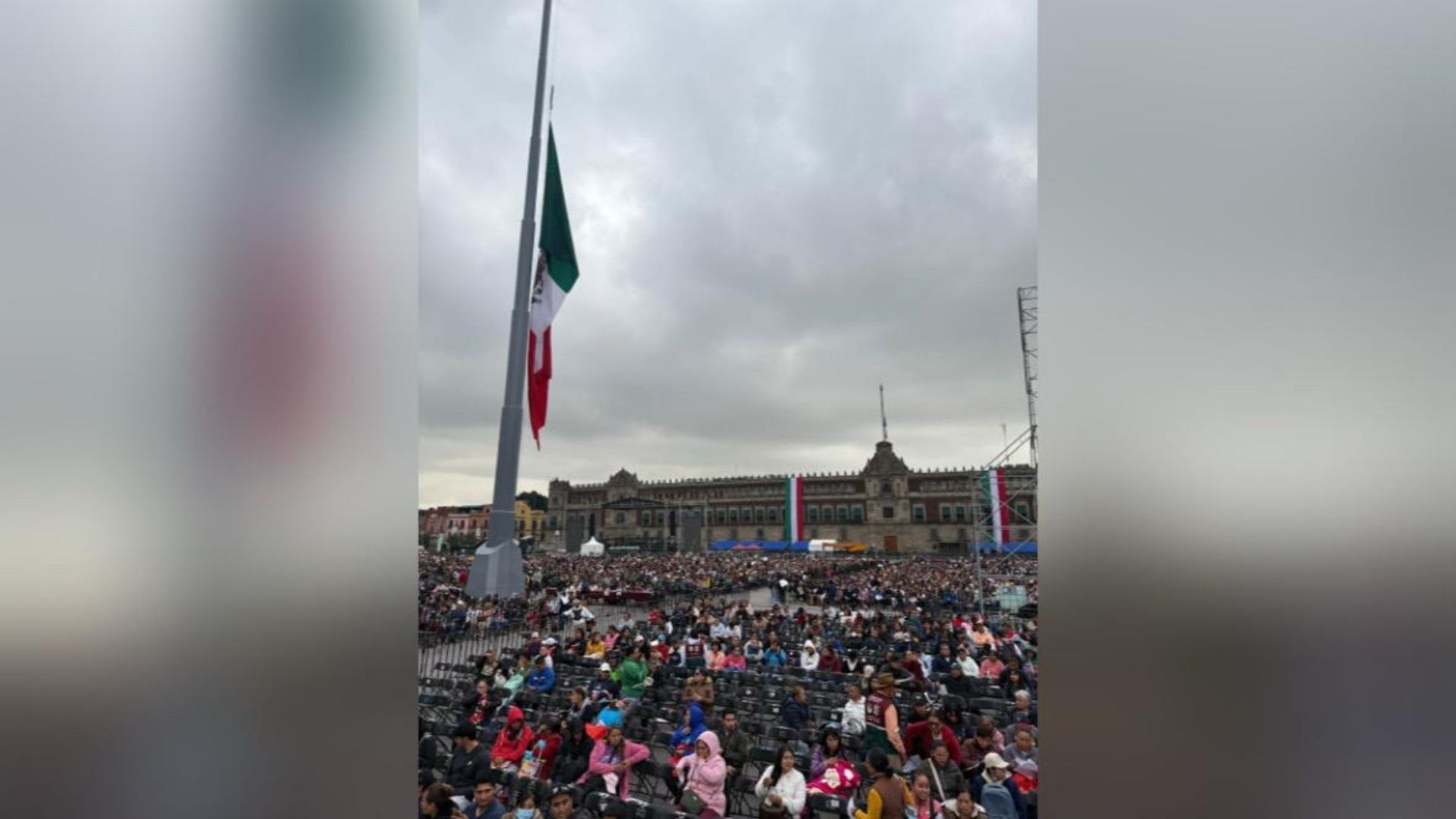 Así luce la Bandera de México hoy, 12 de septiembre de 2025, en el Zócalo CDMX.