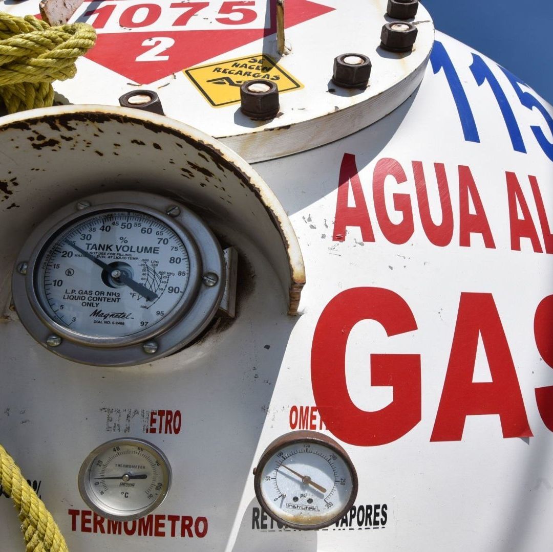 Una pipa de gas que indica "peligro".