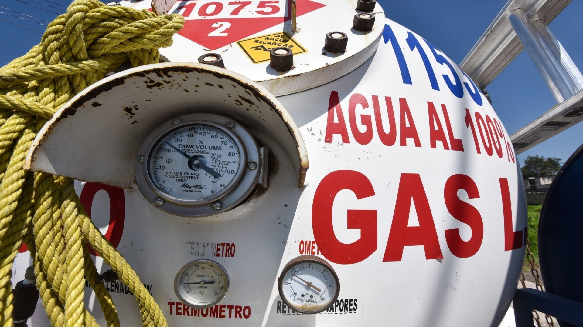 Una pipa de gas que indica "peligro".