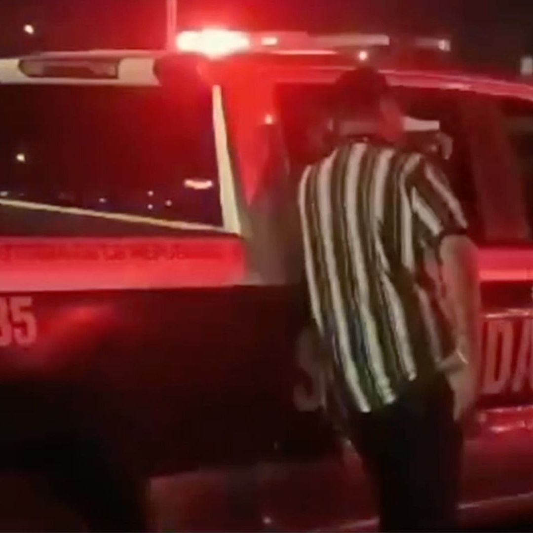 Atropellan a Adulto Mayor al Intentar Cruzar Avenida; Conductor Auxilió a Víctima