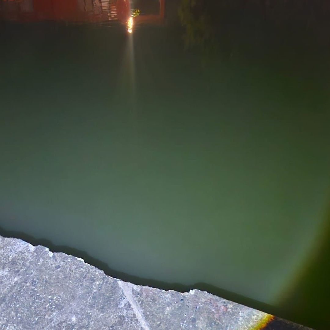 Conductor Presuntamente Alcoholizado Cae con su Auto a Canal de la Cortadura