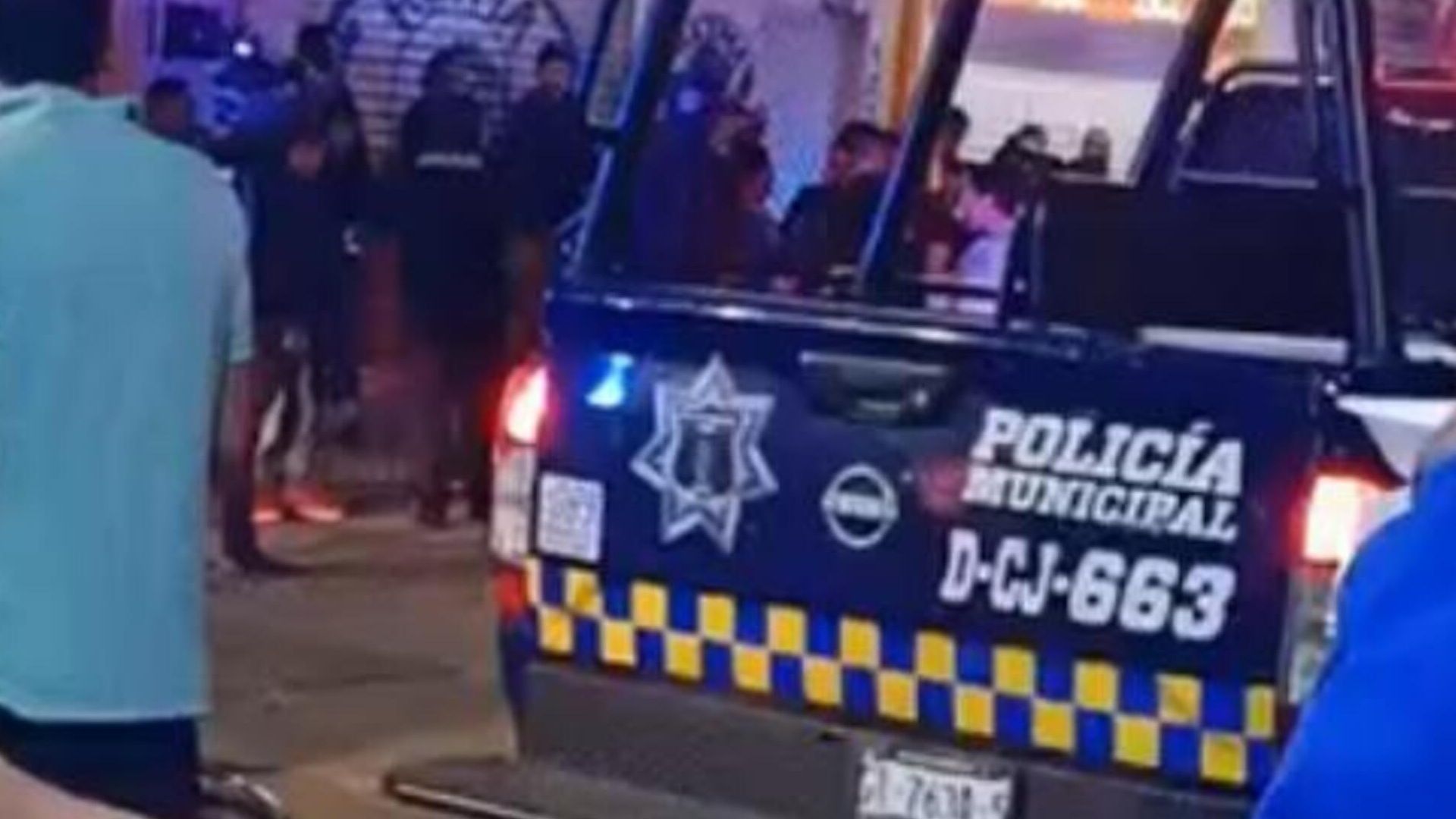 Choque de Motos y Pelea Deja a  Mujer y Joven Heridos Graves en León, Guanajuato. Foto: Edgar Hernández
