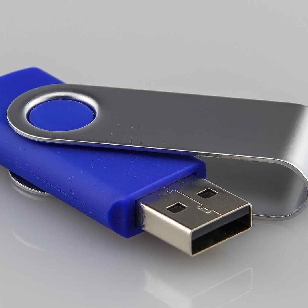 Hombre Mata a su Amigo porque Perdió su Memoria USB