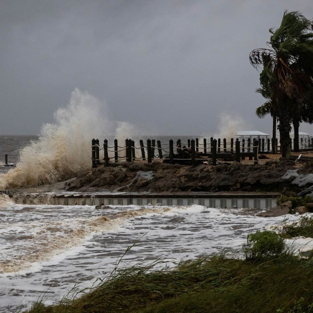 El huracán Helene se intensifica antes de tocar tierra en Big Bend, Florida, EUA