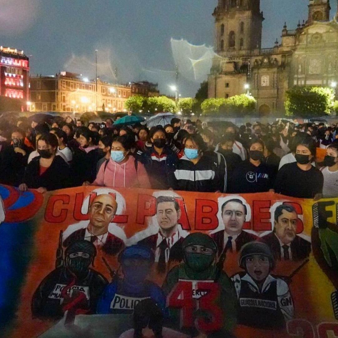 Han pasado dos administraciones y los padres y madres de los 43 normalistas de Ayotzinapa siguen sin encontrar la verdad de lo que pasó con sus hijos. Foto Cuartoscuro