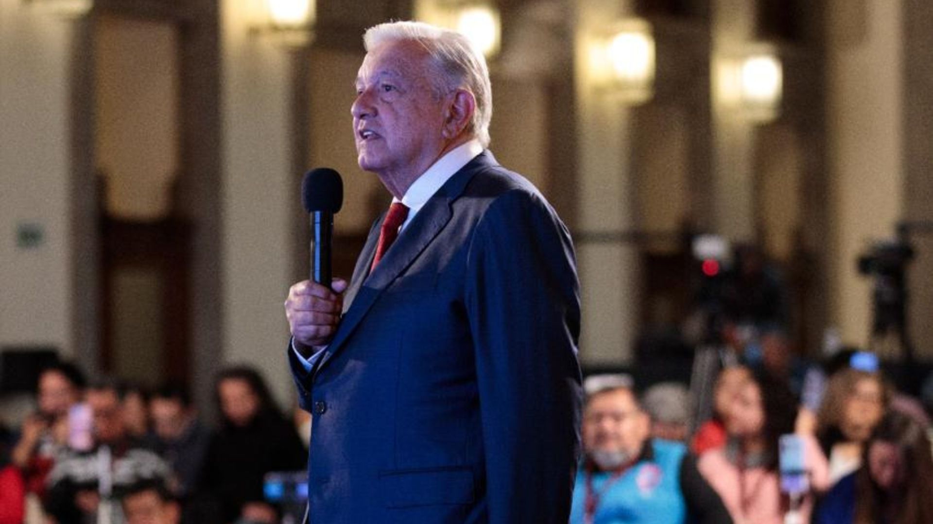 AMLO Lee Carta al Rey de España y Señala que 'México Ya No es Una Colonia y se Debe Respetar'