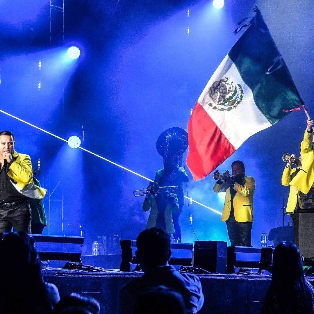 Concierto de la Arrolladora Banda El Limón en Zócalo CDMX