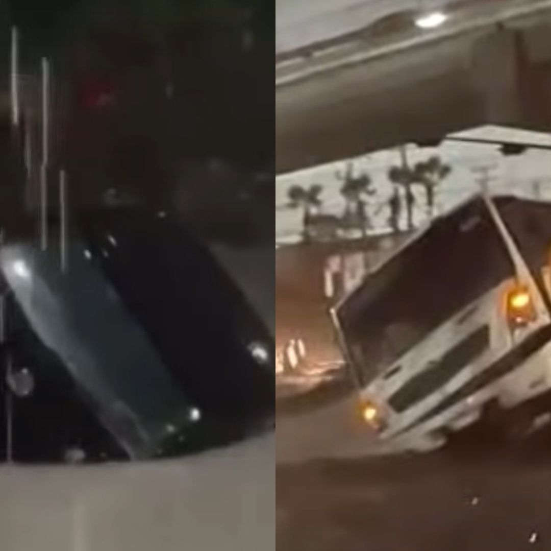 Vehículos terminaron completamente al fondo de estos huecos en Apodaca y Guadalupe