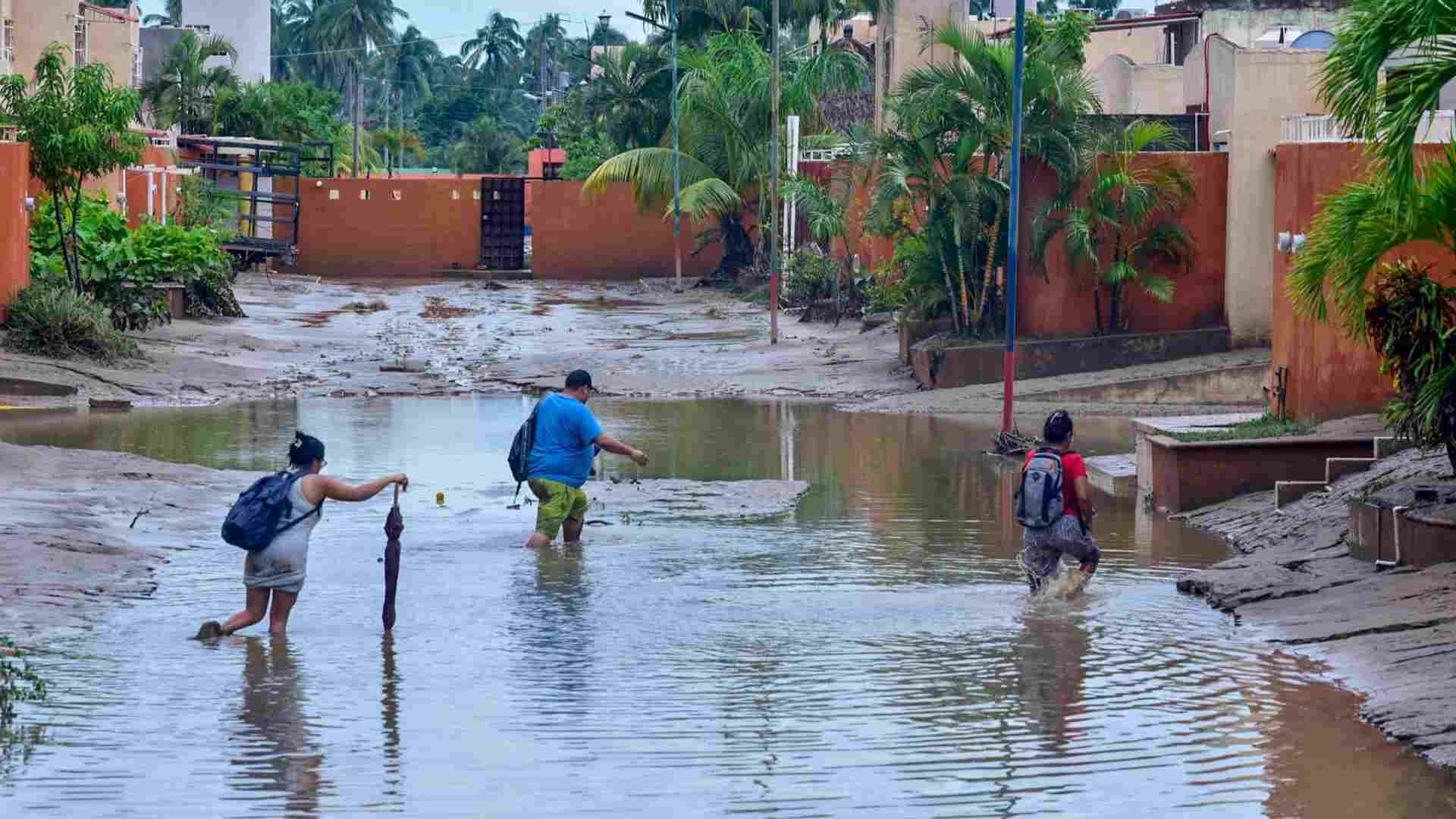 Huracán John deja miles de damnificados en Guerrero.