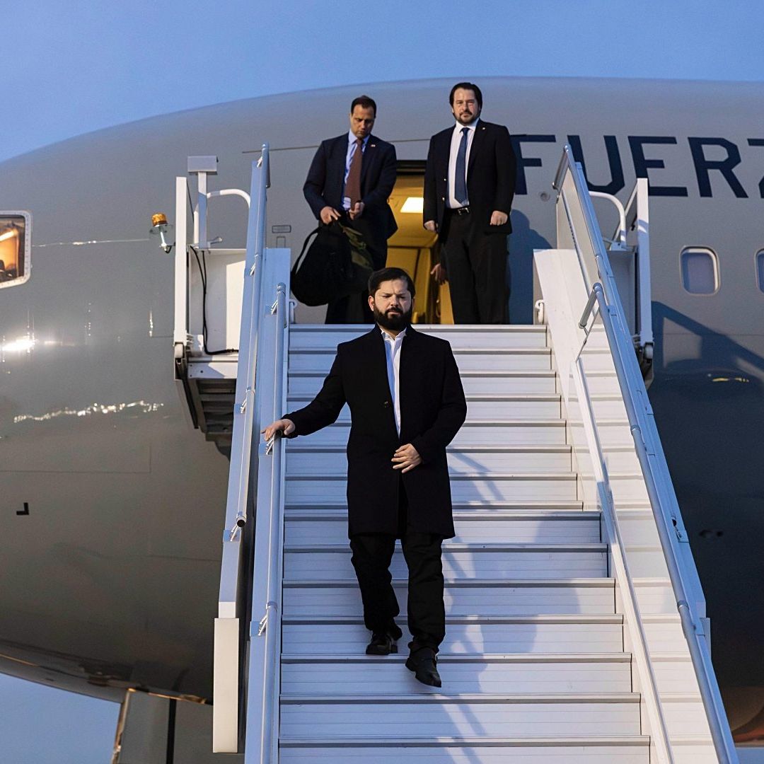 Gabriel Boric, Presidente de Chile, Llega a México para Toma de Posesión de Claudia Sheinbaum