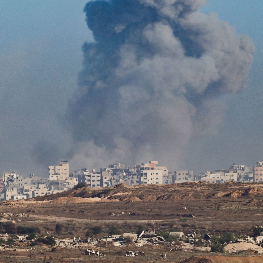 Israel Lanza Intensos Ataques: Ministro de Defensa Dice Que "Gaza Arde"