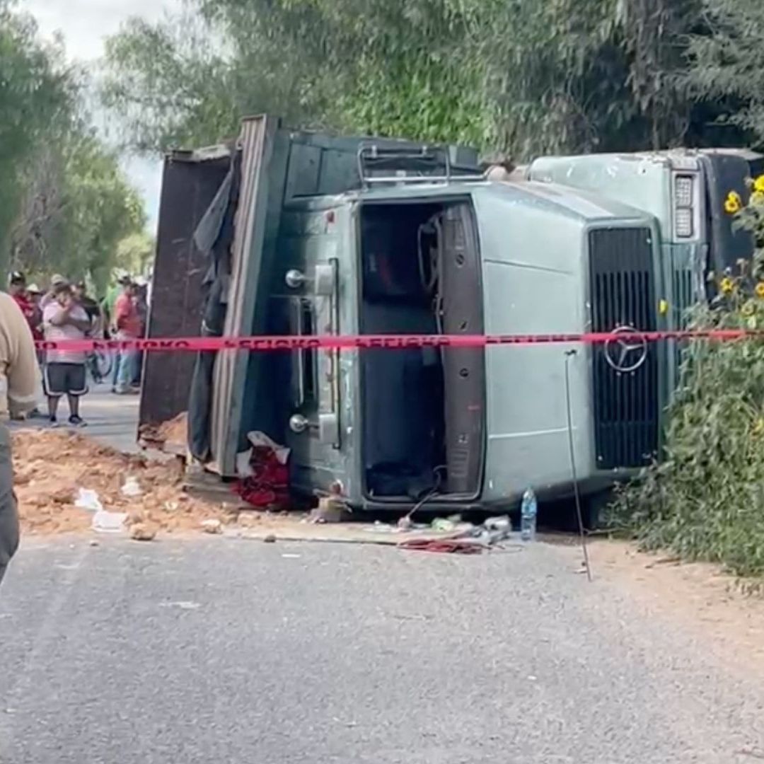 Un Muerto y Cuatro Heridos Tras Fuerte Volcadura en Querétaro