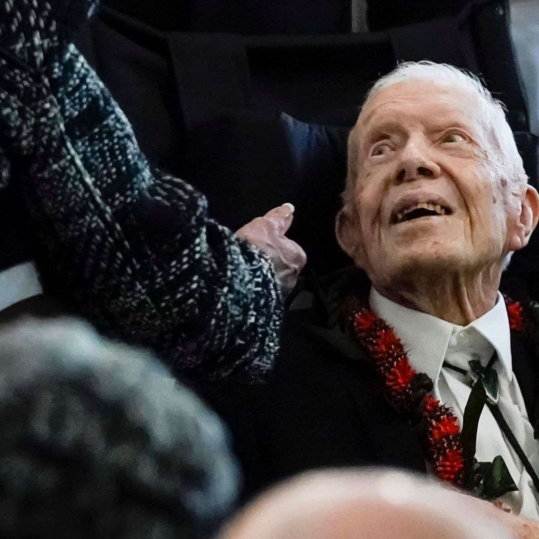 El expresidente Jimmy Carter, a la salida del funeral de su esposa, la ex primera dama Rosalynn Carter