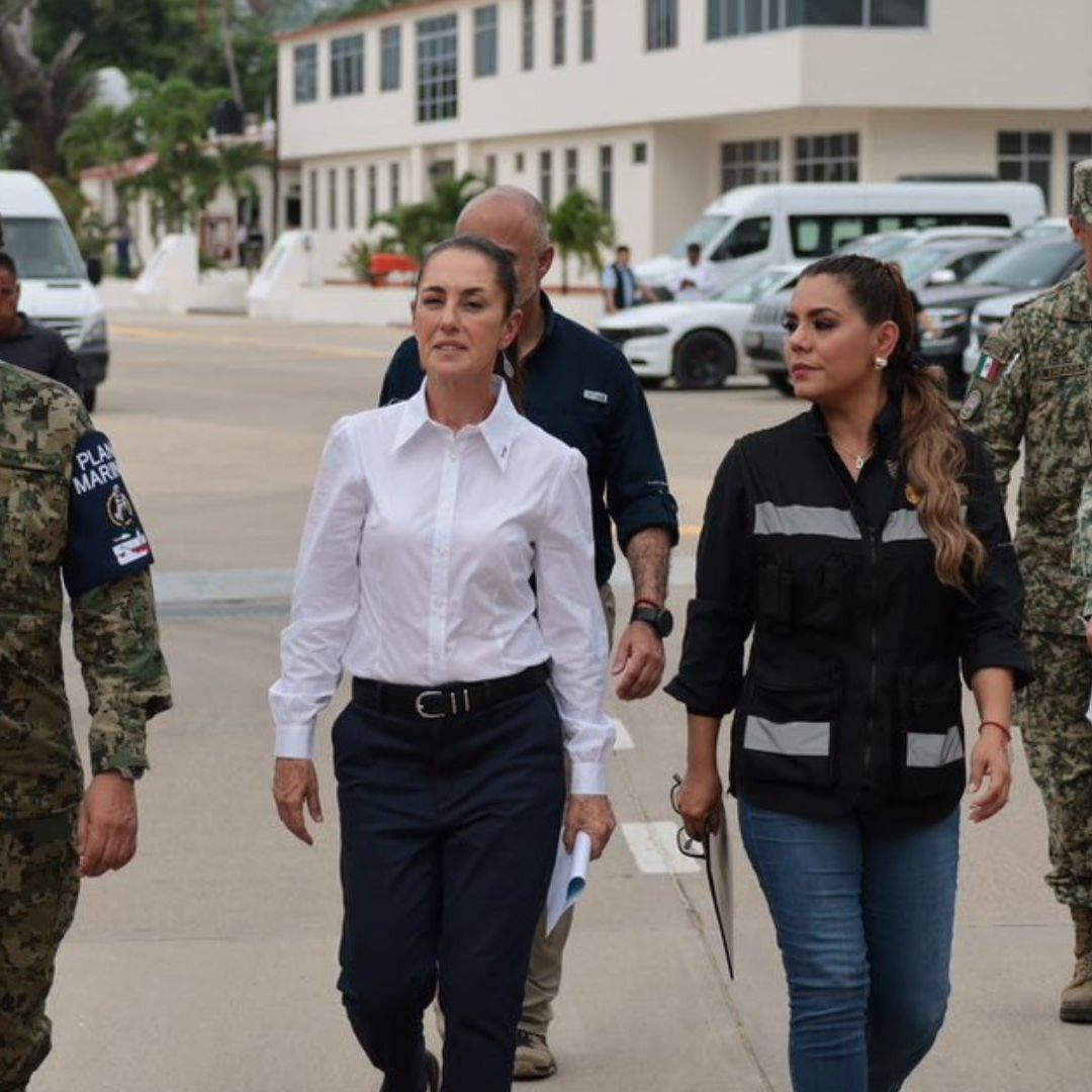 Claudia Sheinbaum arribó esta tarde a Acapulco para evaluar la situación luego del paso del huracán 'John'.