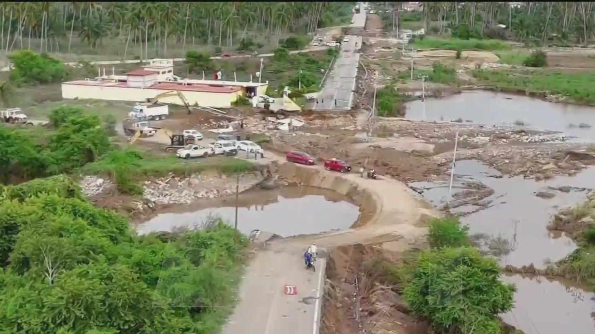 Abren Tramo Carretero en Comunidades Afectadas por ‘John’ en Costa Grande de Guerrero