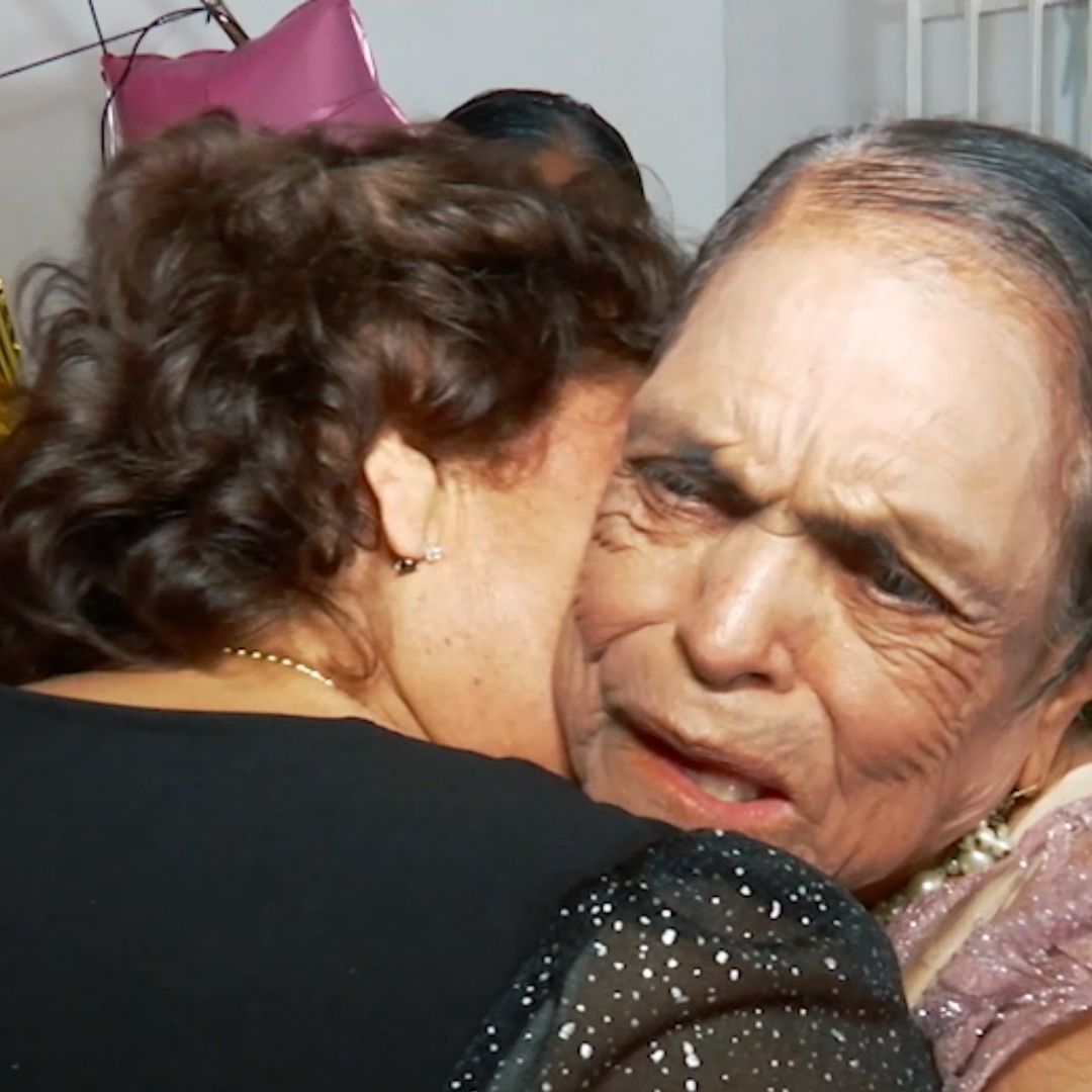 Madre e hija se dieron un fuerte abrazo en cuanto se vieron