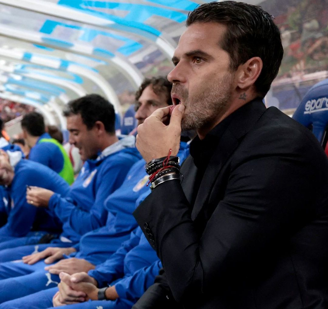 La afición rojiblanca no ve con buenos ojos los rumores de la salida de Gago del equipo. Foto AFP