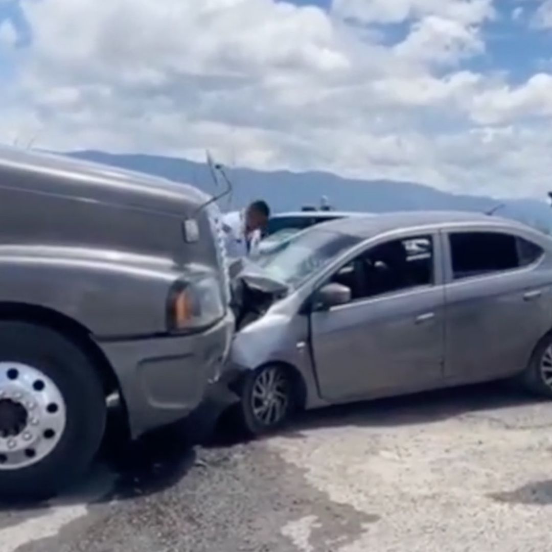Accidente de Automóvil con Estudiantes contra Tráiler en Libramiento Tecnológico de Tehuacán Puebla
