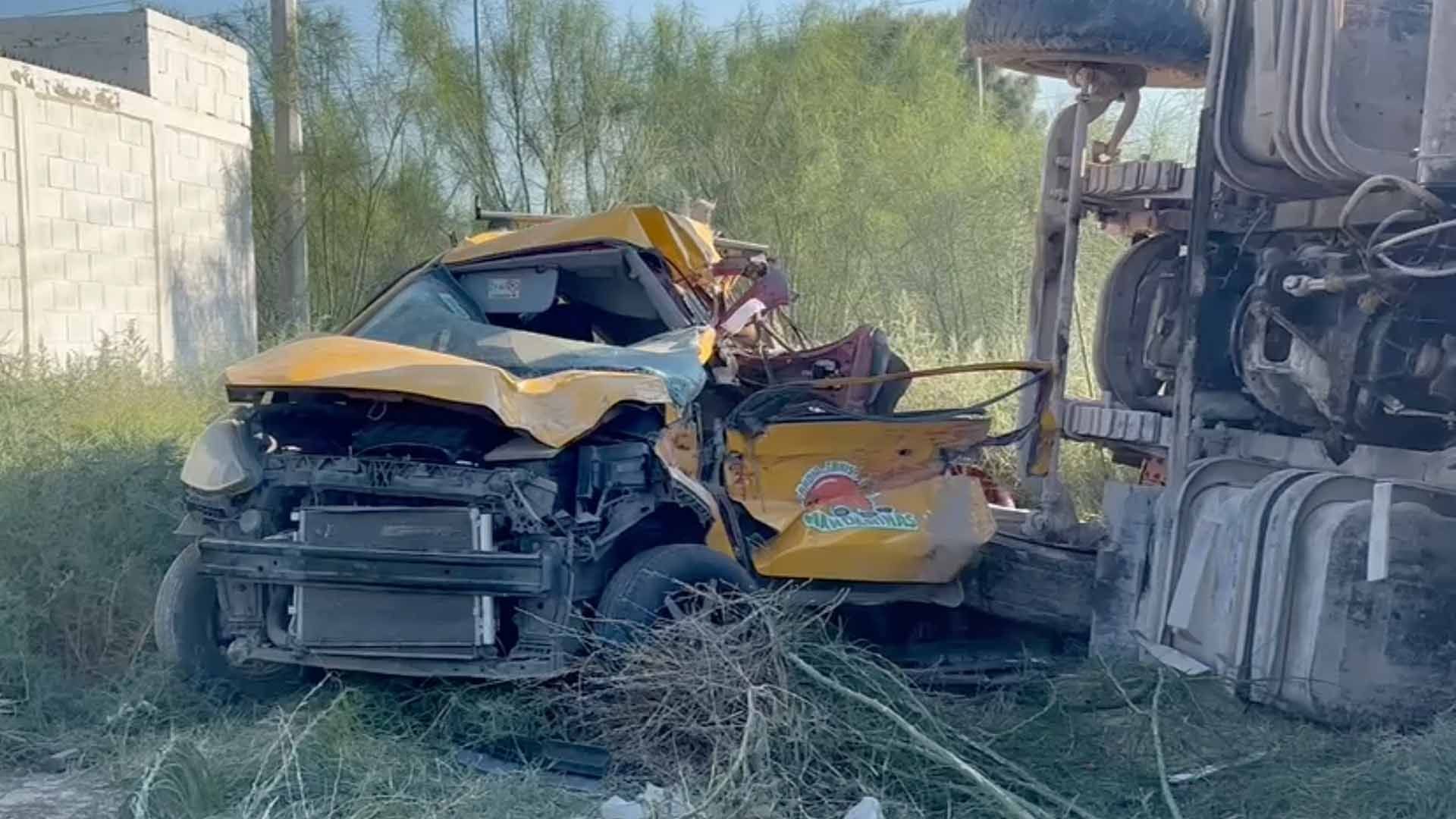 Taxista y Pasajeros Lesionados de Gravedad al Chocar con Camion de Volteo en Torreon