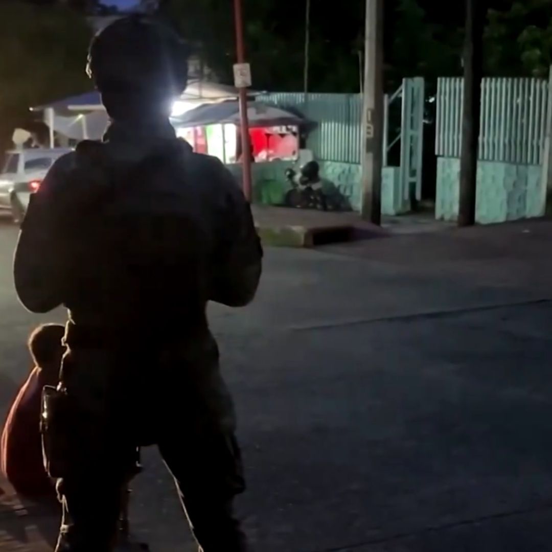 Soldados mexicanos dispararon contra un camión que transportaba migrantes cerca de la frontera con Guatemala. Foto: Reuters