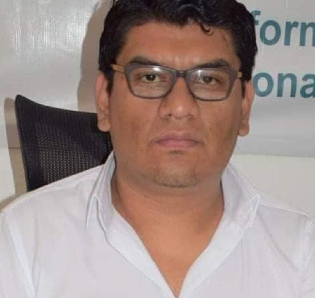 El cuerpo de Tapia Gutiérrez quedó tendido sobre la banqueta. Foto Facebook