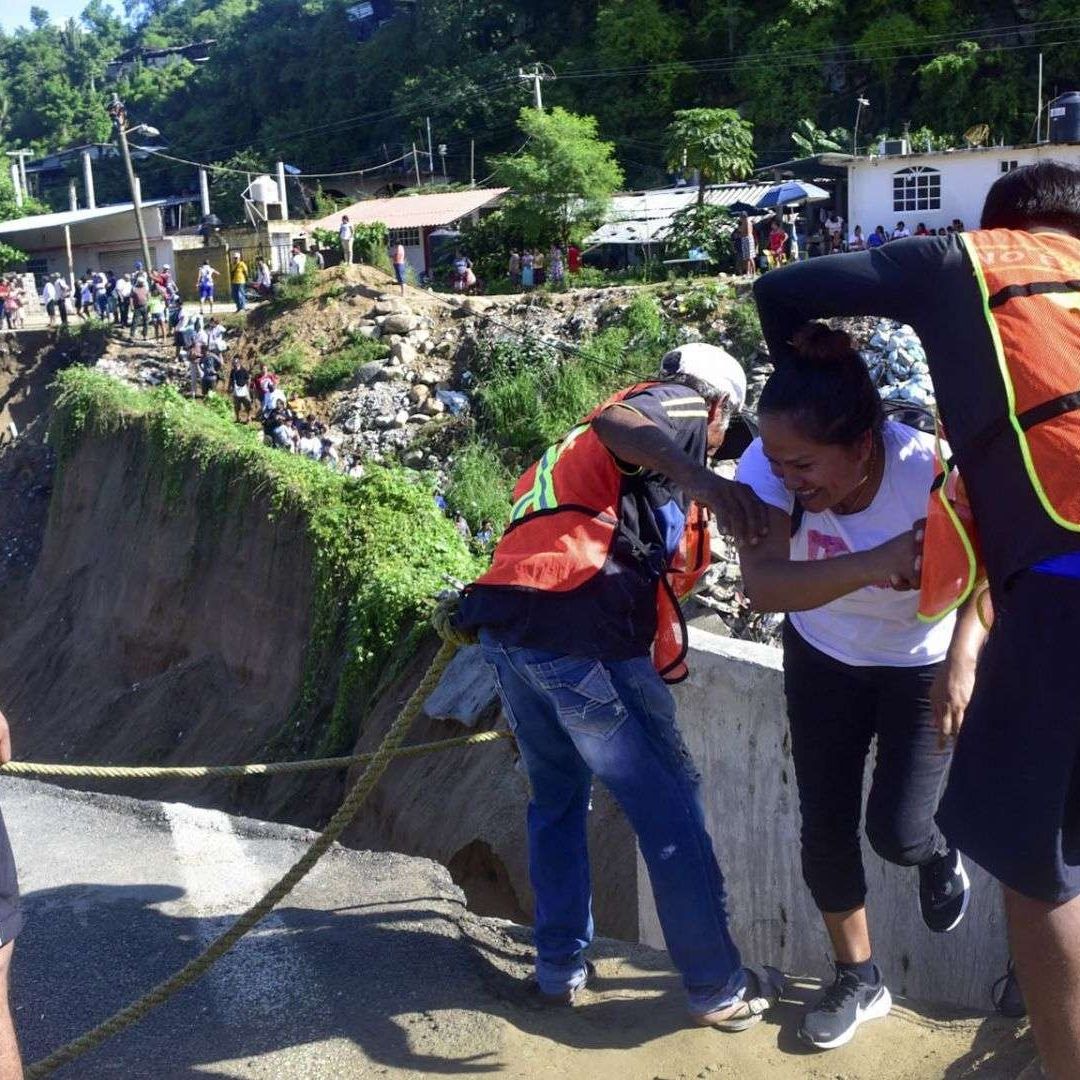 editorial 'El Demonio' Dirige a los Héroes del Puente Mendizábal Para Apoyar a Damnificados por 'John'