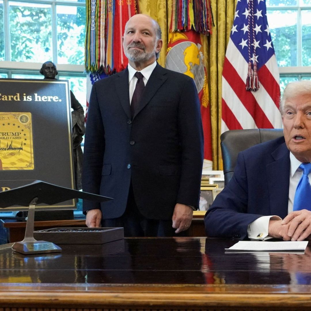 Trump Firma Orden Ejecutiva para Crear Programa de Visas "Tarjeta Dorada": ¿A Quiénes Beneficia?