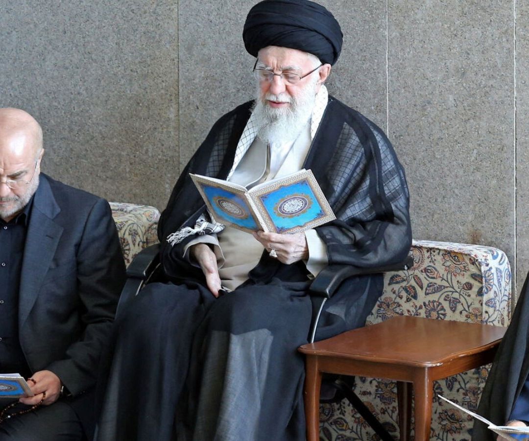 Líder Supremo de Irán Defiende Ataques del 7 Octubre y de Irán contra Israel