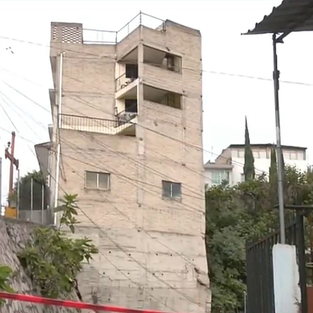 Edificio en Riesgo de Colapso en Naucalpan Causa Desalojos, Desesperación y Suspensión de Clases