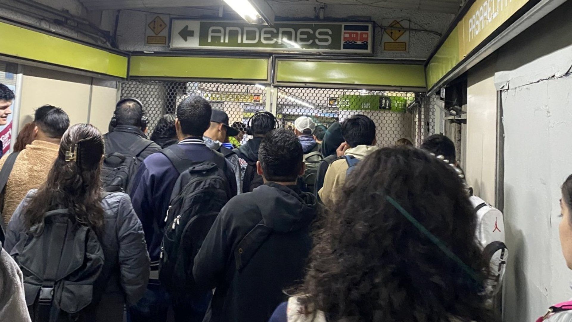 Línea 3 del Metro CDMX, con saturación y retrasos
