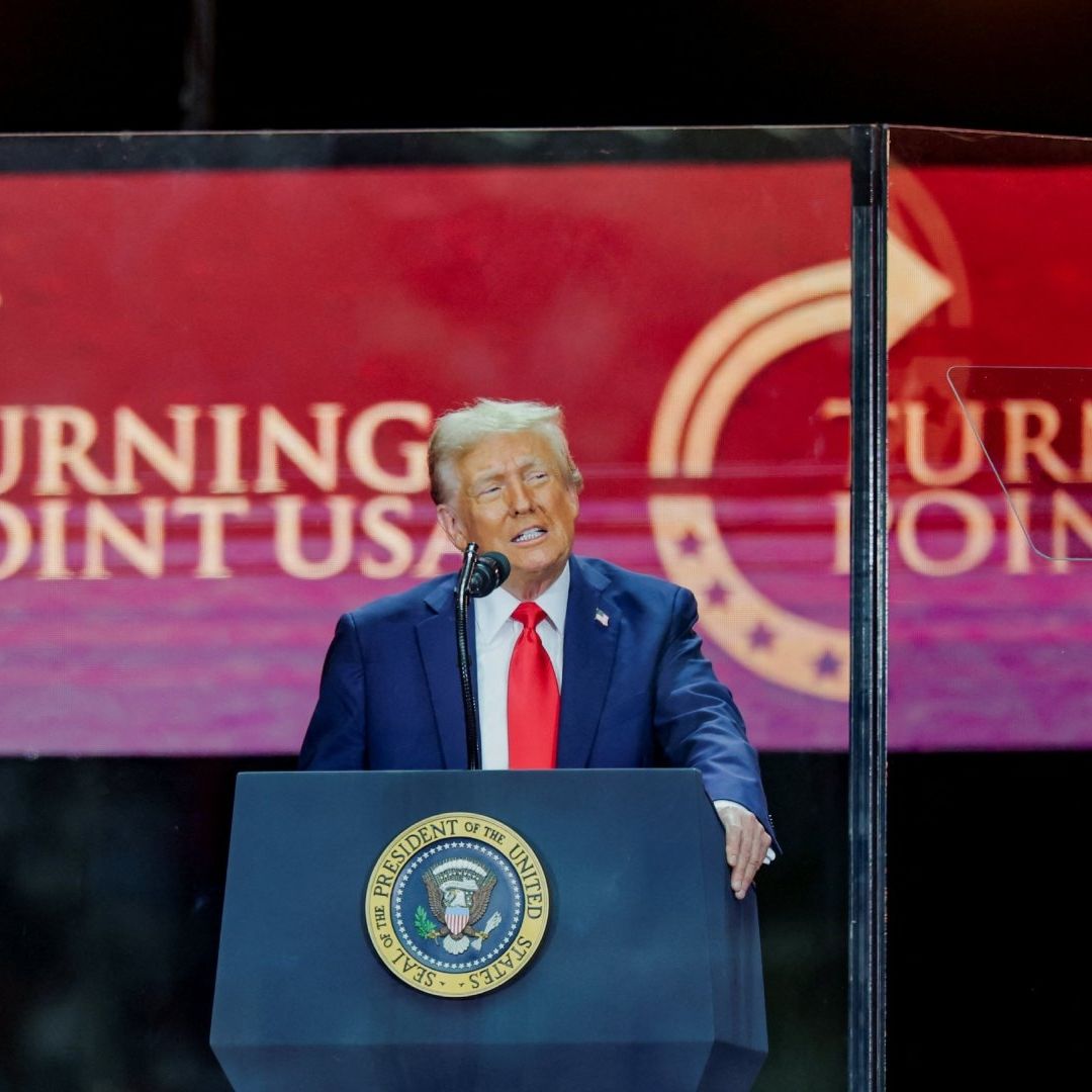 Trump rinde homenaje a Charlie Kirk