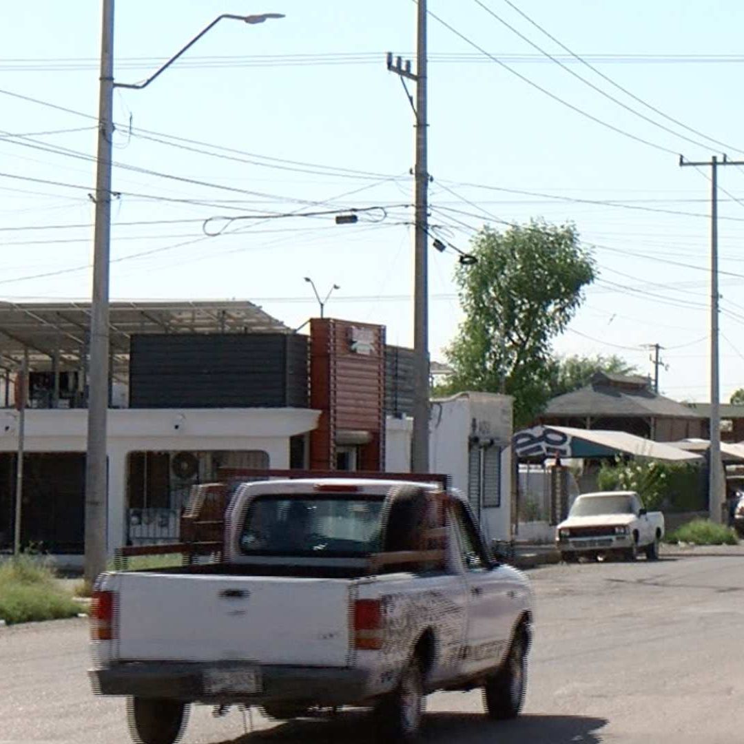 Hombre Intentó Atropellar a Policias y los Agredió a Golpes en Hermosillo