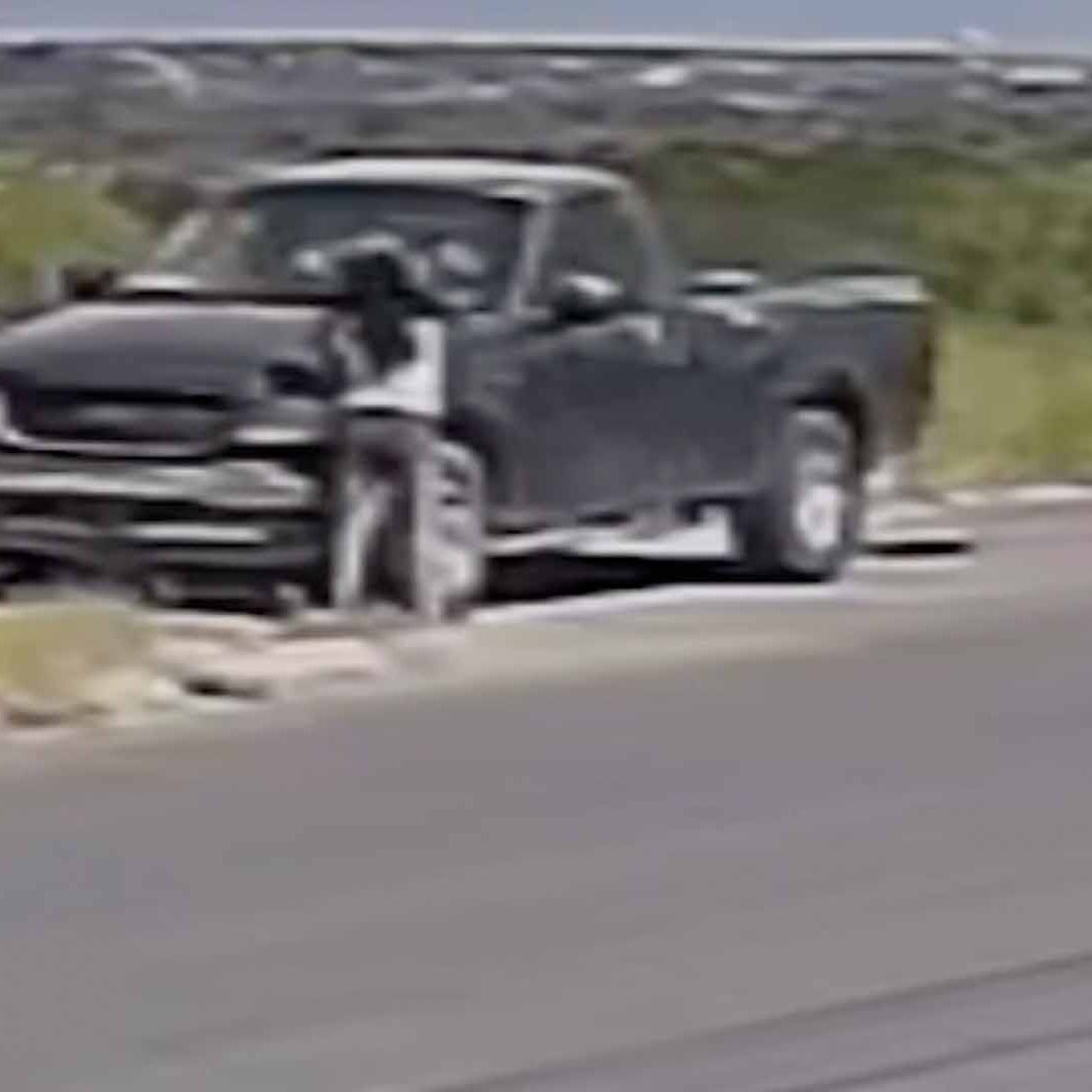 Captan a Mujer Rompiendo Cristales de la Camioneta de su Pareja por una Infidelidad en Piedras Negras Coahuila