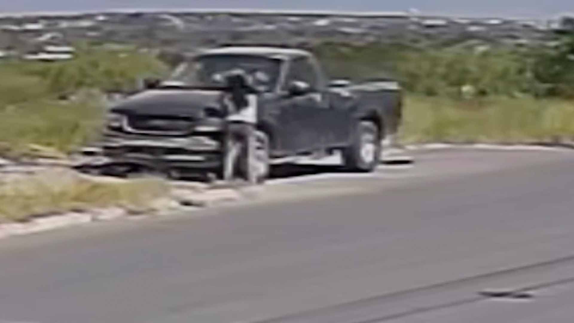 Captan a Mujer Rompiendo Cristales de la Camioneta de su Pareja por una Infidelidad en Piedras Negras Coahuila