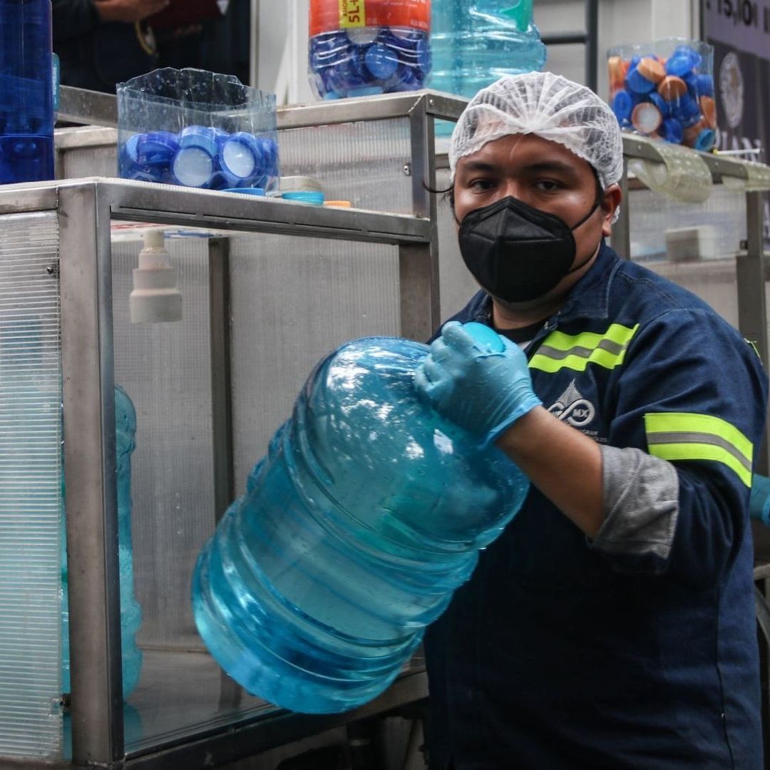El programa "Agua Bienestar", propuesto por Clara Brugada, busca abordar la escasez de agua en colonias de CDMX